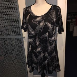 Lularoe NWT perfect T in XS black and cream